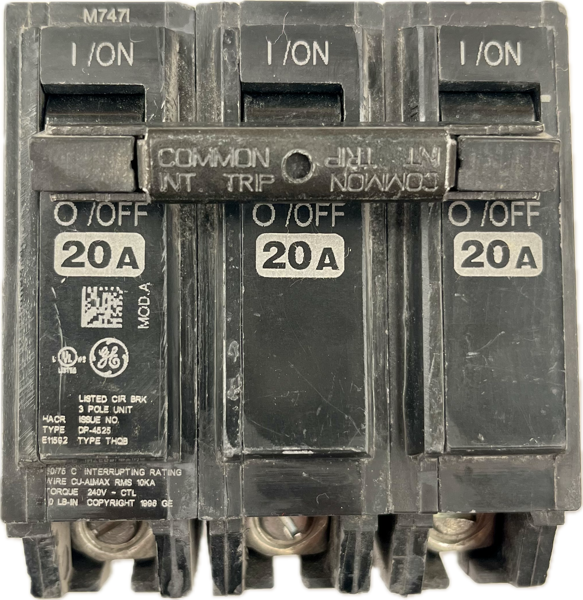 Featured image for “THQB 32020 Interruptor Atornillable 3P 20A GE”