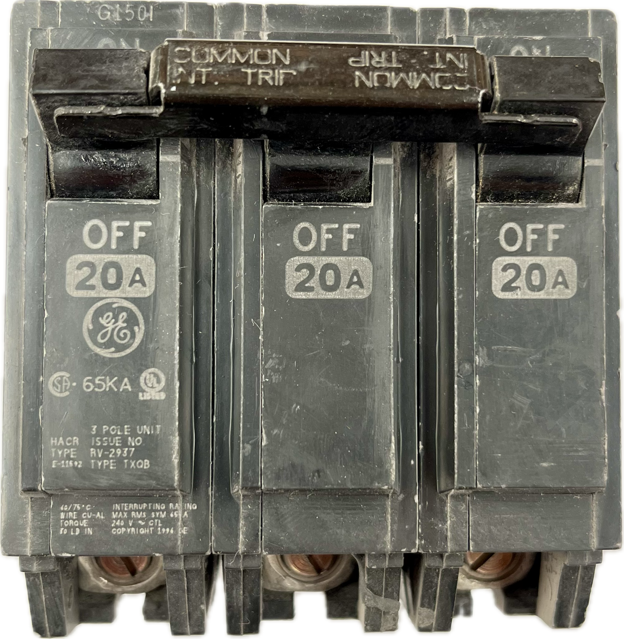 Featured image for “TXQB 32020 Interruptor 65KIC 20A MARCA GE”